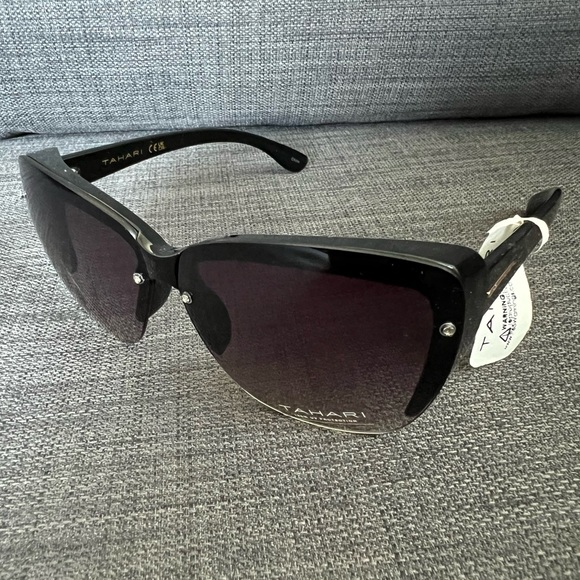 Tahari Accessories - NWT TAHARI SUNGLASSES EYEWEAR ACCESSORY